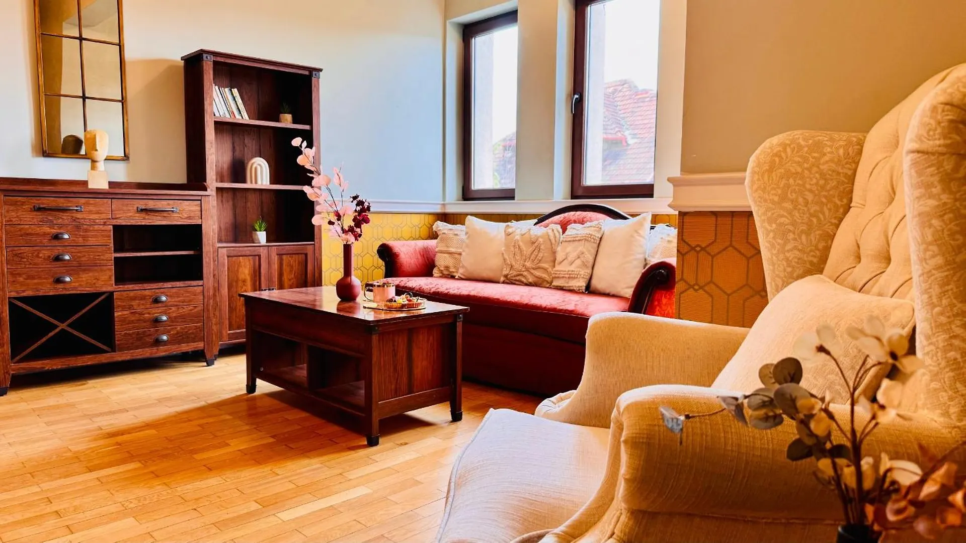 Cozy Modern Retreat - 2 Bedroom Apartment Steps From Piata Victoriei Bucarest