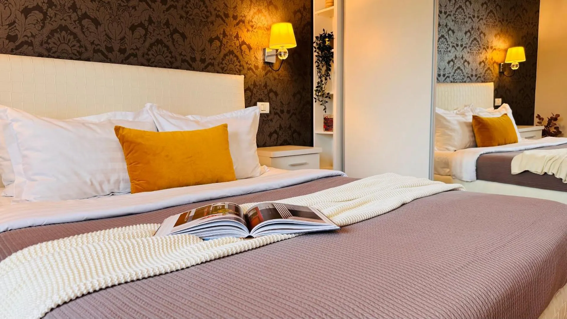 Cozy Modern Retreat - 2 Bedroom Apartment Steps From Piata Victoriei Bucarest Roumanie
